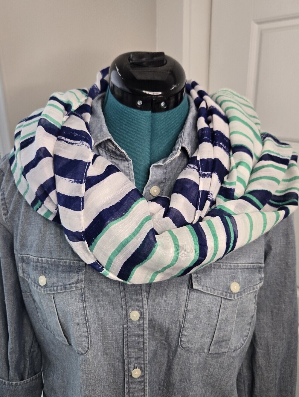 VINCE CAMUTO LIGHTWEIGHT SCARF SHAWL WRAP BLUE GREEN STRIPE WOMEN OS PREPPY